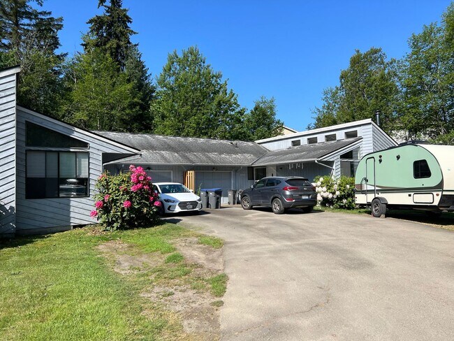 property at 2211-2213 SE Sedgwick Rd