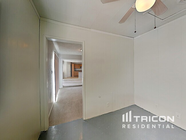 13129 N 21st Dr in Phoenix, AZ - Building Photo - Building Photo