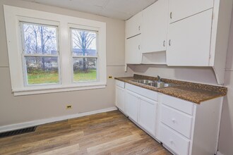 3862 E 57th St in Cleveland, OH - Foto de edificio - Building Photo