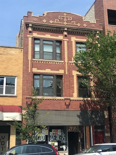 2935 N Milwaukee Ave, Unit 2 in Chicago, IL - Building Photo