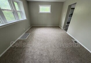 2711 Thompson Ave in Fort Wayne, IN - Building Photo - Building Photo