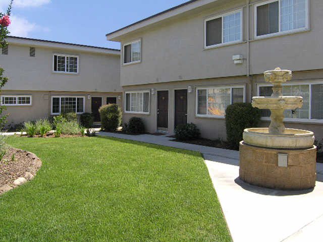 Whitman Villa Townhomes in Hayward, CA - Building Photo - Building Photo