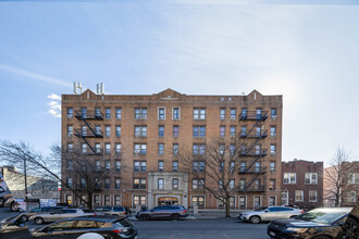 990 Montgomery St in Brooklyn, NY - Building Photo - Building Photo