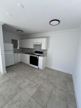 4250 SW 67th Ave in Miami, FL - Building Photo - Building Photo