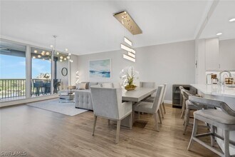 420 Cove Tower Dr in Naples, FL - Building Photo - Building Photo