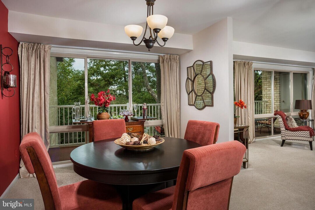 6100 Bellinham Ct-Unit -1022 in Baltimore, MD - Building Photo