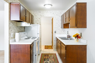 Taylor Woods Apartments in Taylor, MI - Building Photo - Interior Photo