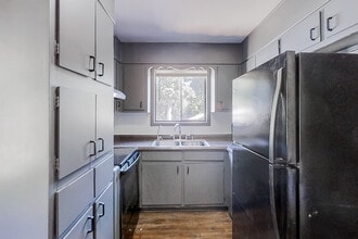 1395 Stoneham Ct in Atlanta, GA - Building Photo - Building Photo