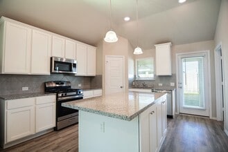 21434 Holly Heights Rd in Katy, TX - Building Photo - Building Photo