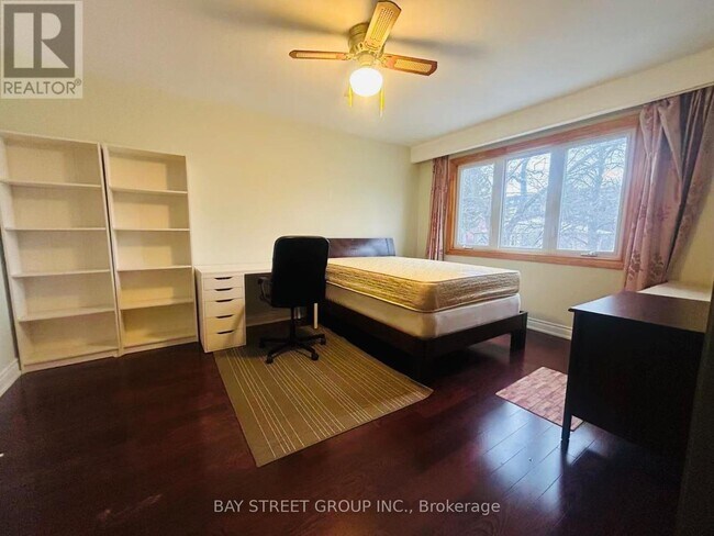 82 Apache Trail in Toronto, ON - Building Photo - Building Photo