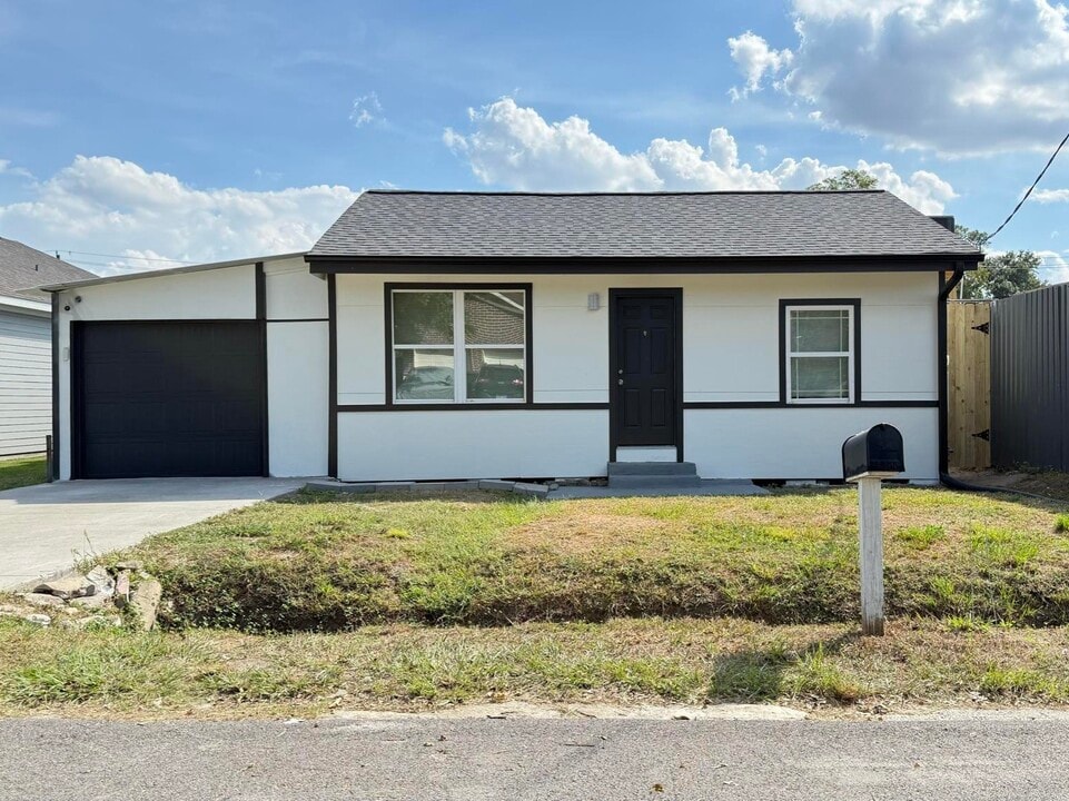 889 Chas Ln in Houston, TX - Building Photo
