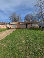 3827 Black Oak Dr in Dallas, TX - Building Photo