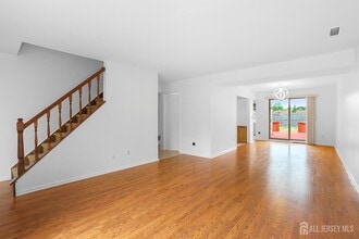 17 Clark Ct in East Brunswick, NJ - Building Photo - Building Photo