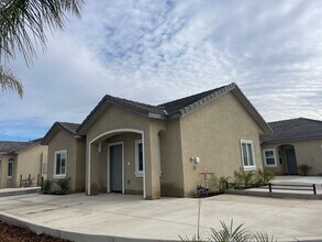 9812 Krista Vineyard Way in Bakersfield, CA - Building Photo - Building Photo
