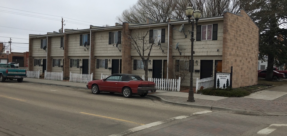 Pinewood Square Apartments in Weiser, ID - Building Photo