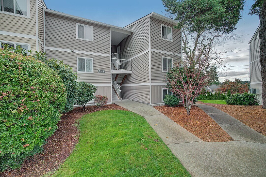 12429 NE 130th Ct in Kirkland, WA - Building Photo