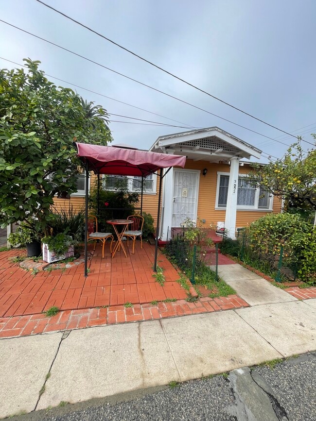 property at 3554 Arroyo Seco Ave