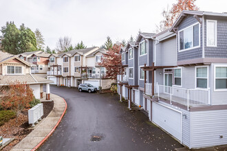 Canterbury Heights Condos in Portland, OR - Building Photo - Building Photo