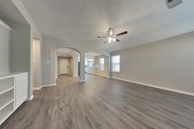 2343 Colonial Springs Ln in Spring, TX - Foto de edificio - Building Photo