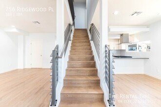 756 N Ridgewood Pl in Los Angeles, CA - Foto de edificio - Building Photo