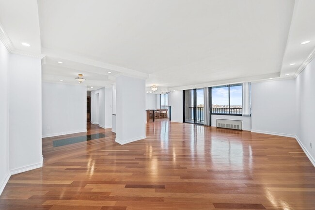 200 Winston Dr in Cliffside Park, NJ - Building Photo - Building Photo