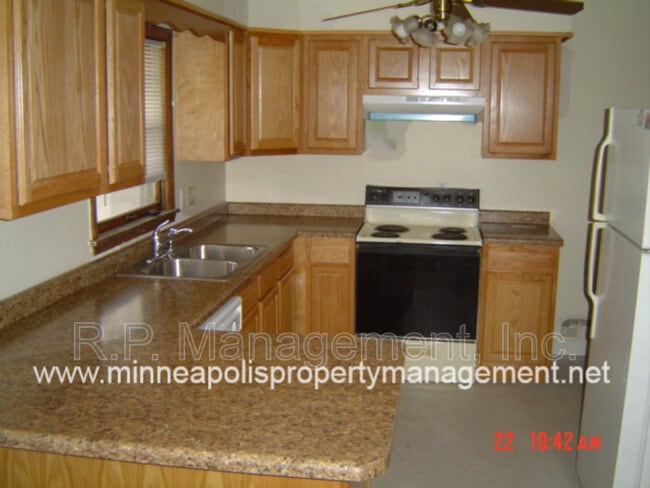 990 Transit Ave in Roseville, MN - Building Photo - Building Photo