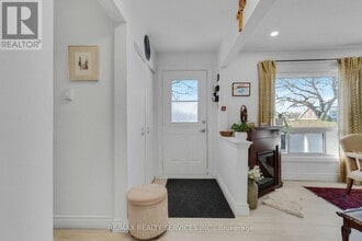 402 Elizabeth St in Grimsby, ON - Building Photo - Building Photo