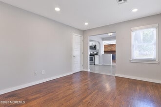68 Elm St in Beachwood, NJ - Building Photo - Building Photo