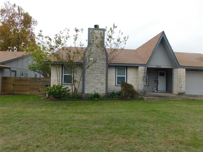8801 Pineridge Dr in Austin, TX - Building Photo - Building Photo