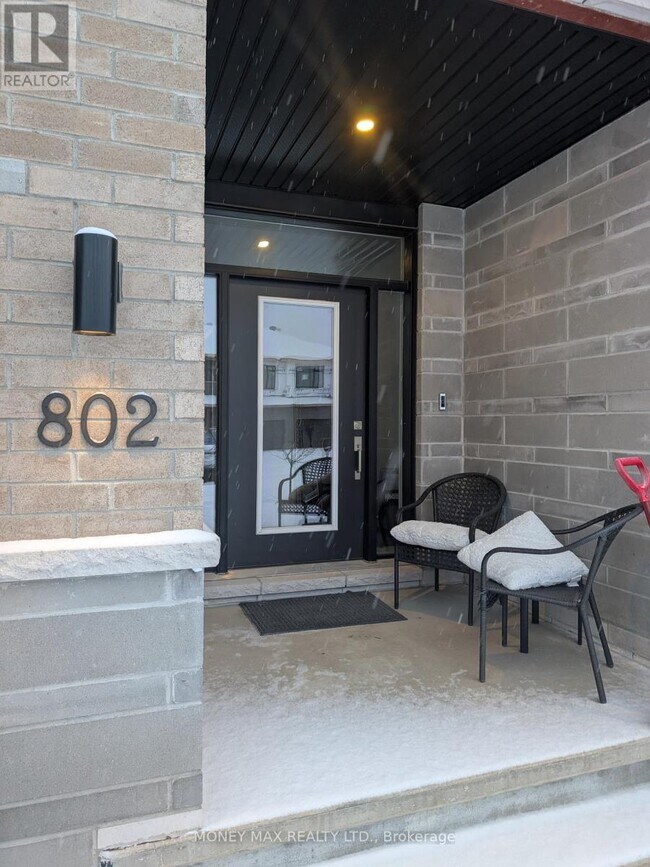 802 Solarium Ave in Ottawa, ON - Building Photo - Building Photo