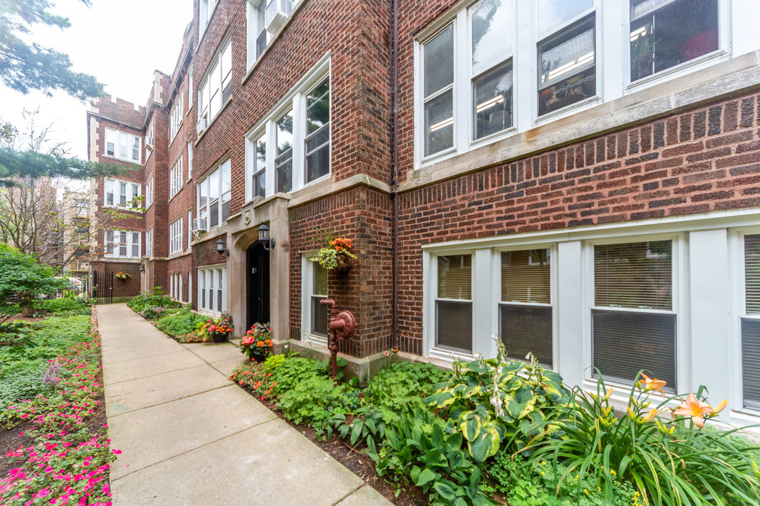 Birchwood Manor Apartments in Chicago, IL - Building Photo