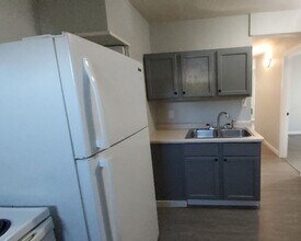 855 Broadway St-Unit -855 Broadway St #1 in Hammond, WI - Building Photo - Building Photo