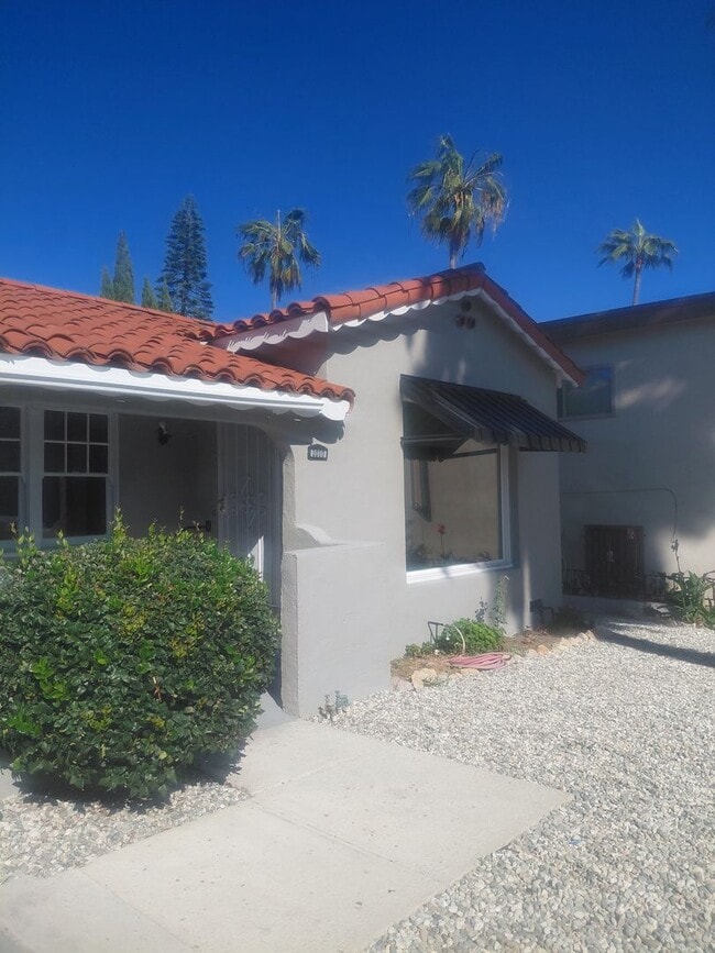 1010 W Santa Cruz St in Los Angeles, CA - Building Photo - Building Photo