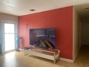 10440 NW 28th Ct in Miami, FL - Building Photo - Building Photo