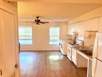 Jaguar Plaza Apartments in Baton Rouge, LA - Building Photo - Building Photo