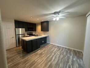 4717 Reggie Rd in Reno, NV - Foto de edificio - Building Photo