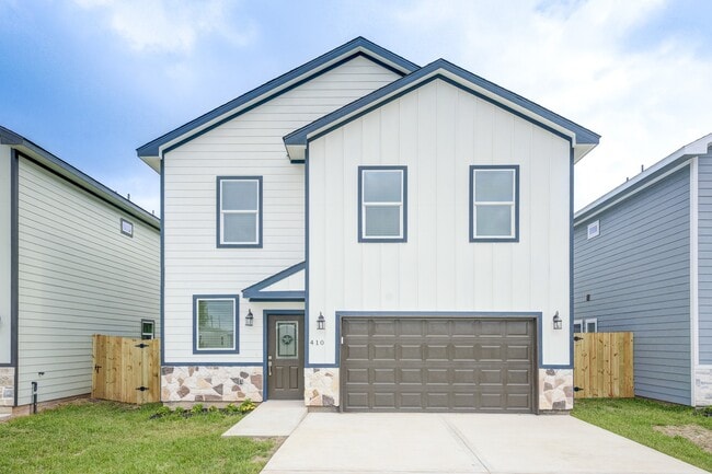 property at 410 N 4th St