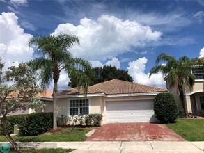 4122 E Silverado Cir in Hollywood, FL - Building Photo - Building Photo