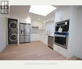 136 Wye Valley Rd in Toronto, ON - Building Photo - Building Photo