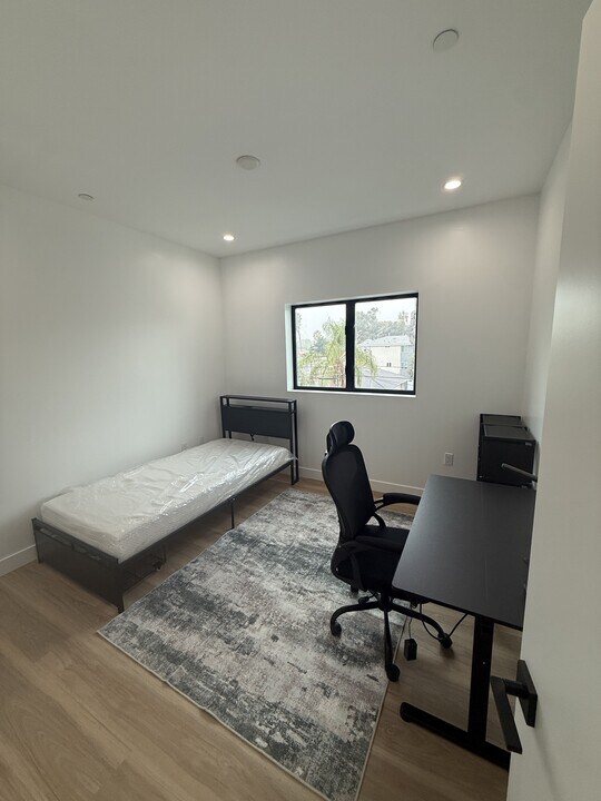 1200 W 37th Dr in Los Angeles, CA - Foto de edificio