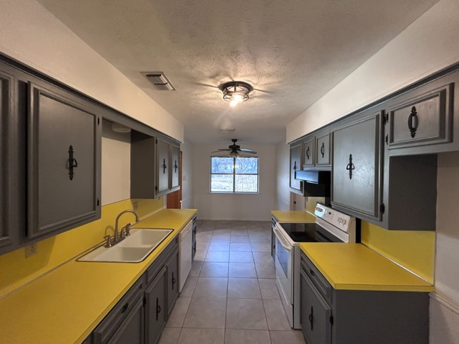 property at 902 Walnut St