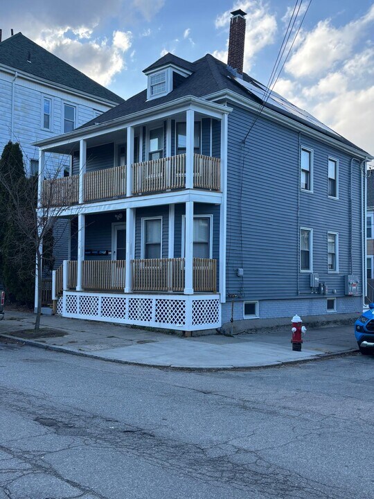 131 David St, Unit 131 David St 2nd Fl in New Bedford, MA - Building Photo