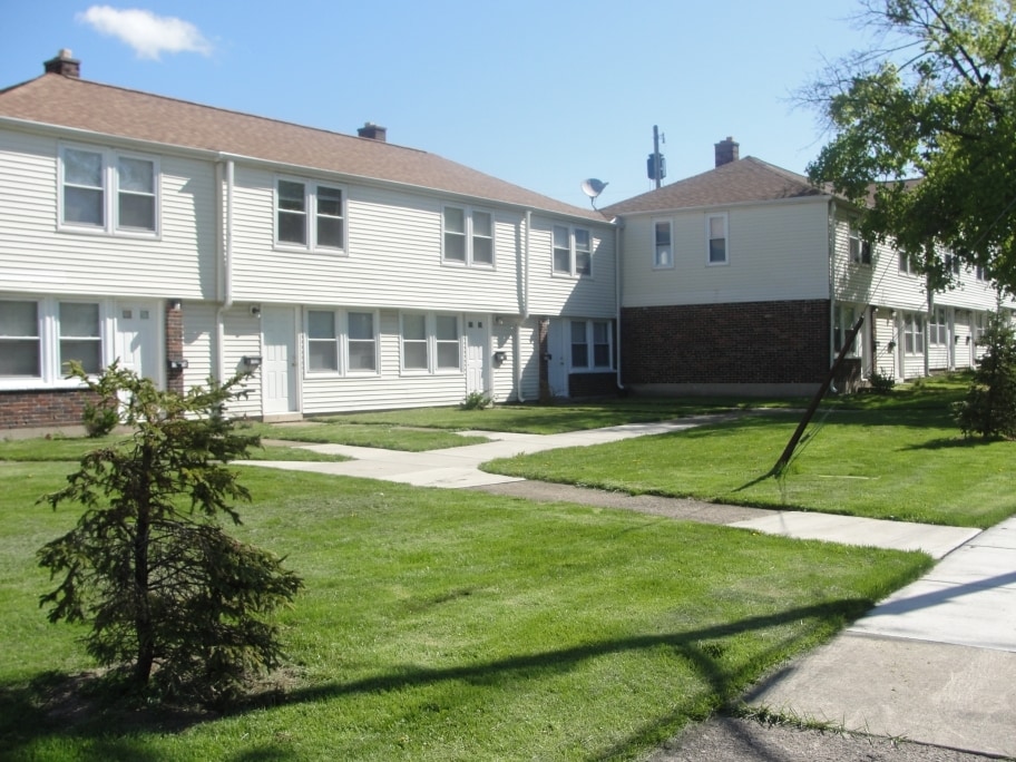 Lafayette Townhouses in Niagara Falls, NY - Foto de edificio