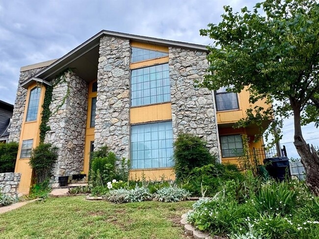 property at 2825 Tealwood Dr
