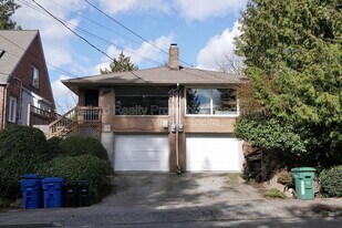 708 N 80th St in Seattle, WA - Building Photo