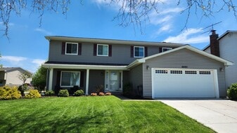 6693 Foxtree Ave in Woodridge, IL - Building Photo