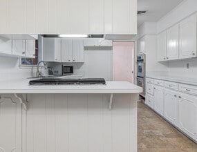 225 Aurore Ave in Lafayette, LA - Building Photo - Building Photo