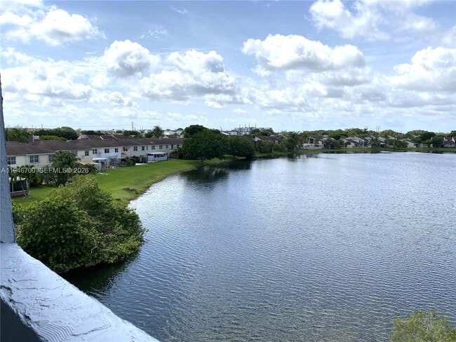 9375 Fontainebleau Blvd