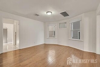 110 N 17th St in East Orange, NJ - Building Photo - Building Photo