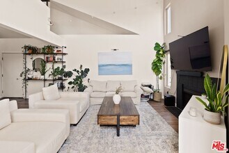 11938 Courtleigh Dr in Los Angeles, CA - Building Photo - Building Photo